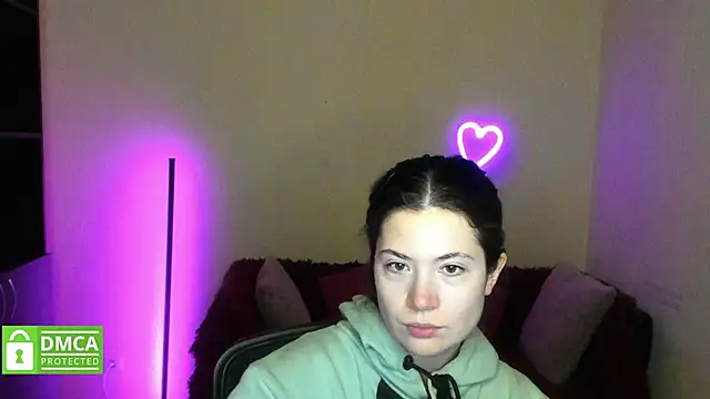 Snapshot of Alicia_redfollow chatting on December 4, 12:25 pm Alicia redfollow online show from December 4, 12:25 pm