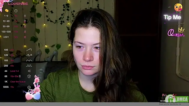 Snapshot of Alicia_redfollow chatting on February 16, 6:20 am Alicia redfollow online show from February 16, 6:20 am