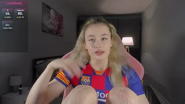 Snapshot of Molly_Toads chatting on January 19, 6:10 pm Molly Toads online show from January 19, 6:10 pm