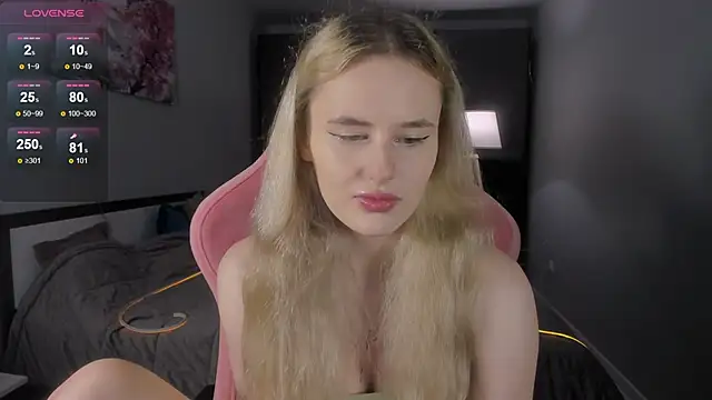 Snapshot of Molly_Toads chatting on January 20, 6:10 pm Molly Toads online show from January 20, 6:10 pm