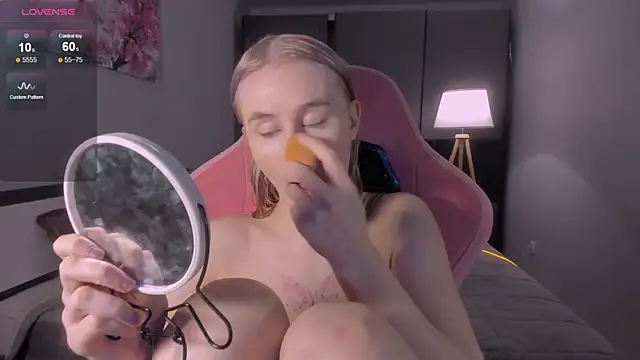 Snapshot of Molly_Toads chatting on January 23, 2:17 pm Molly Toads online show from January 23, 2:17 pm