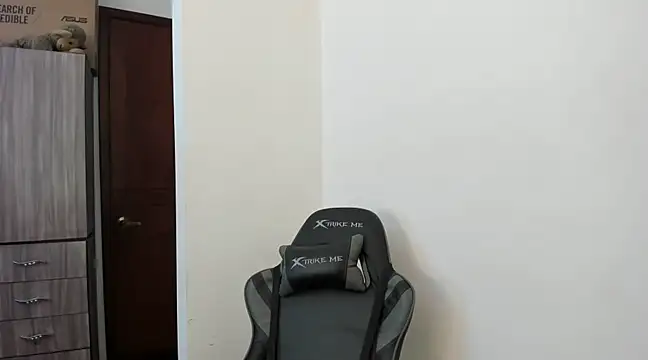 Snapshot of twink_latino5 chatting on February 4, 2:28 am twink latino5 online show from February 4, 2:28 am