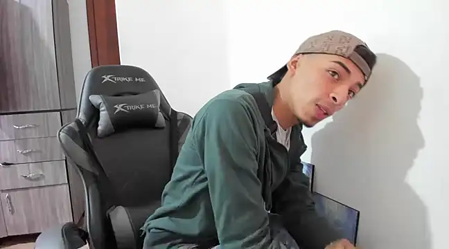 Snapshot of twink_latino5 chatting on March 18, 2:04 pm twink latino5 online show from March 18, 2:04 pm