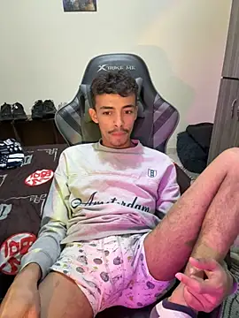 Snapshot of twink_latino5 chatting on October 14, 2:01 am twink latino5 online show from October 14, 2:01 am