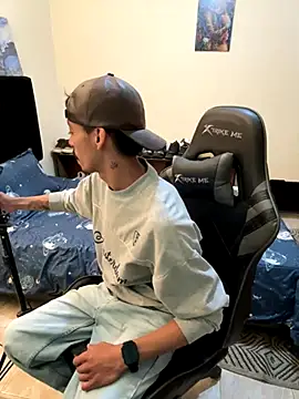 Snapshot of twink_latino5 chatting on November 1, 1:29 am twink latino5 online show from November 1, 1:29 am