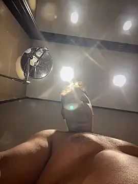 Snapshot of SecretlyDD chatting on March 4, 4:27 am SecretlyDD online show from March 4, 4:27 am