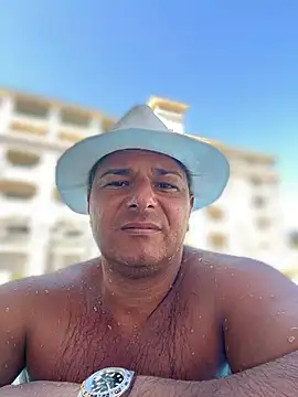 Snapshot of SecretlyDD chatting on March 13, 11:51 am SecretlyDD online show from March 13, 11:51 am