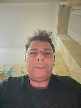 Snapshot of SecretlyDD chatting on March 18, 1:32 am SecretlyDD online show from March 18, 1:32 am