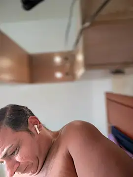 Snapshot of SecretlyDD chatting on February 17, 9:50 am SecretlyDD online show from February 17, 9:50 am