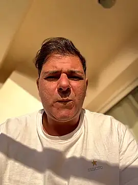 Snapshot of SecretlyDD chatting on March 1, 4:58 am SecretlyDD online show from March 1, 4:58 am