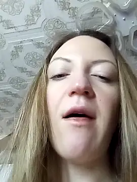 Snapshot of KattyLuuu chatting on January 18, 9:13 am KattyLuuu online show from January 18, 9:13 am