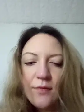 Snapshot of KattyLuuu chatting on March 1, 10:06 am KattyLuuu online show from March 1, 10:06 am