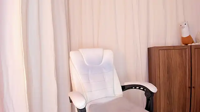 Maddy bennet online show from January 17, 8:11 pm