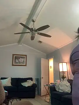 Snapshot of sweethoneypussi chatting on October 31, 5:30 am sweethoneypussi online show from October 31, 5:30 am