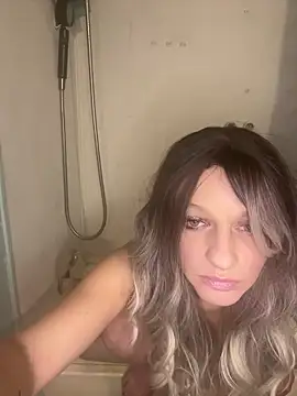 Snapshot of KarmaXblayze chatting on December 28, 5:12 am KarmaXblayze online show from December 28, 5:12 am