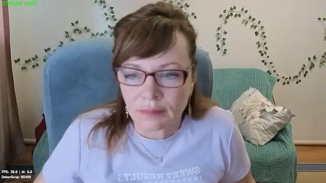 Snapshot of Miss_Moren chatting on July 27, 5:14 am Miss Moren online show from July 27, 5:14 am