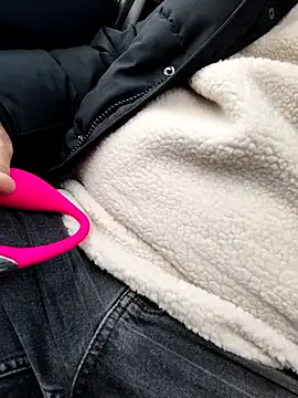 sansan2411 online show from November 26, 1:45 pm