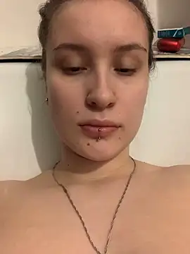 Snapshot of Sweet_white_chocolate chatting on February 18, 9:21 am Sweet white chocolate online show from February 18, 9:21 am