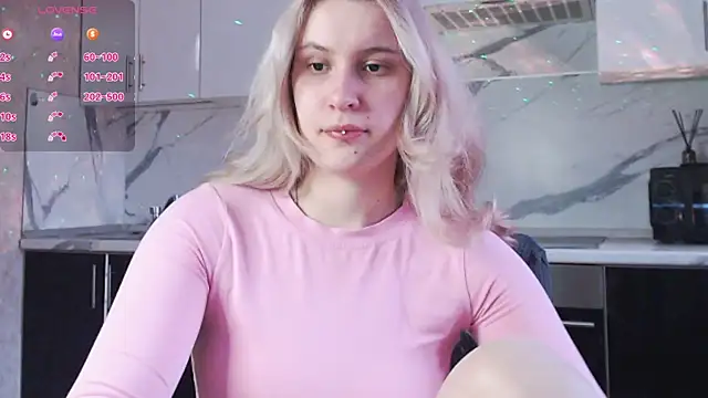 Snapshot of Sweet_white_chocolate chatting on March 20, 5:46 am Sweet white chocolate online show from March 20, 5:46 am