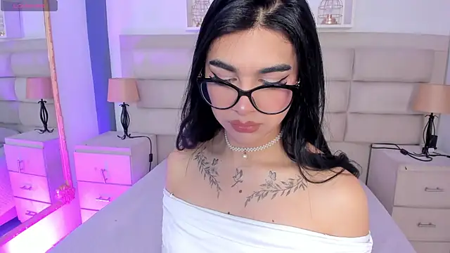 RoseCassie online show from October 3, 1:30 pm