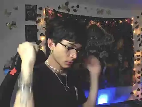 Snapshot of skinny_dann chatting on July 29, 4:21 am skinny dann online show from July 29, 4:21 am