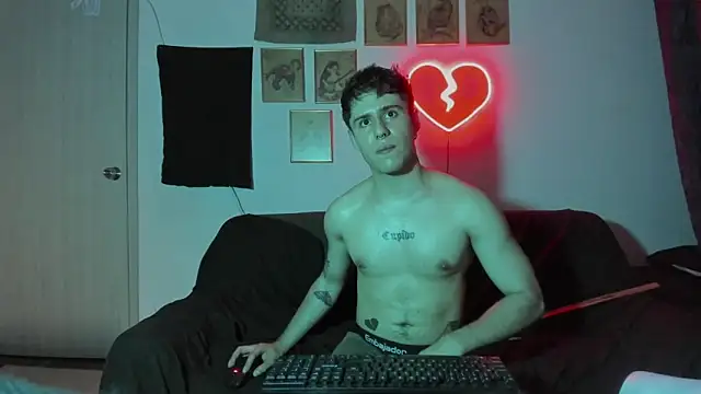 Snapshot of Antonello_Vannucci chatting on January 1, 11:51 pm Antonello Vannucci online show from January 1, 11:51 pm