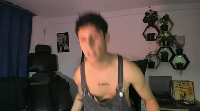 Snapshot of Antonello_Vannucci chatting on February 24, 11:41 pm Antonello Vannucci online show from February 24, 11:41 pm