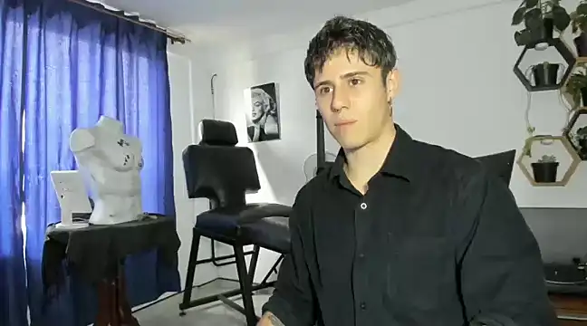 Snapshot of Antonello_Vannucci chatting on March 5, 10:21 pm Antonello Vannucci online show from March 5, 10:21 pm