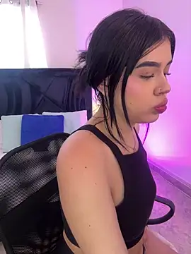 Lily Woodz online show from May 6, 7:41 pm