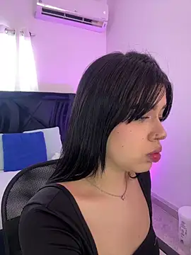 Lily Woodz online show from May 12, 7:11 pm
