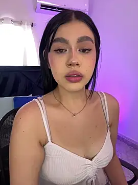Lily Woodz online show from May 30, 7:11 pm