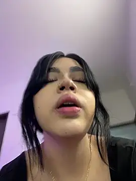Snapshot of Lily_Woodz chatting on July 6, 7:27 pm Lily Woodz online show from July 6, 7:27 pm