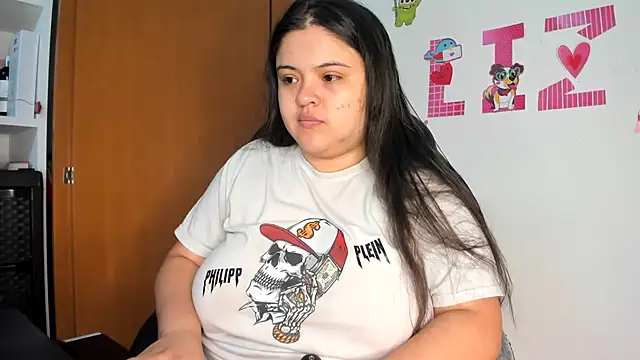 Snapshot of lizzie_c chatting on February 13, 1:29 am lizzie c online show from February 13, 1:29 am