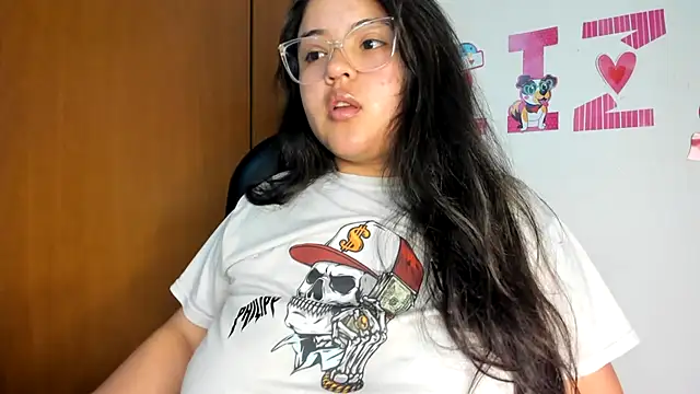Snapshot of lizzie_c chatting on February 13, 4:32 am lizzie c online show from February 13, 4:32 am