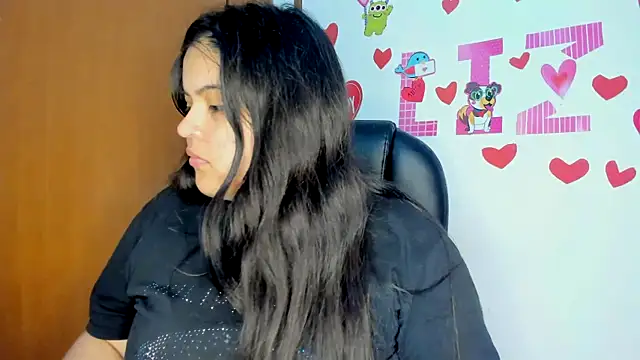 Snapshot of lizzie_c chatting on February 14, 11:42 pm lizzie c online show from February 14, 11:42 pm