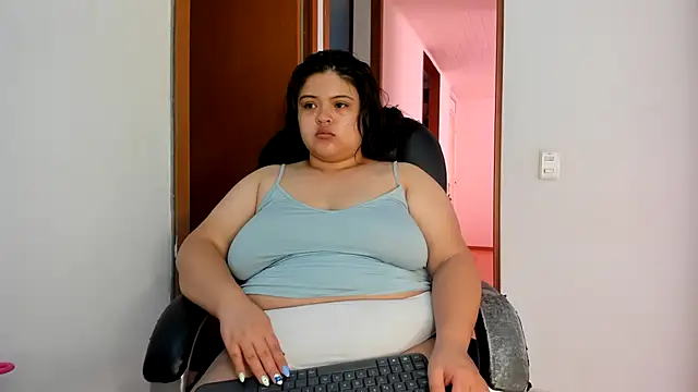Snapshot of lizzie_c chatting on February 28, 9:44 pm lizzie c online show from February 28, 9:44 pm