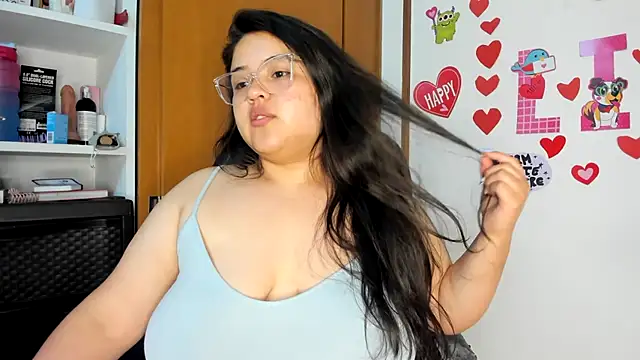 Snapshot of lizzie_c chatting on March 1, 6:46 am lizzie c online show from March 1, 6:46 am