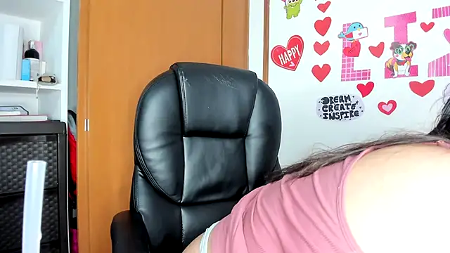 Snapshot of lizzie_c chatting on March 2, 2:08 am lizzie c online show from March 2, 2:08 am
