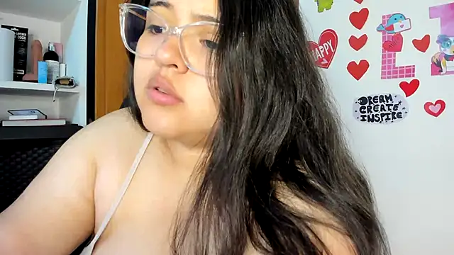 Snapshot of lizzie_c chatting on March 2, 8:16 am lizzie c online show from March 2, 8:16 am