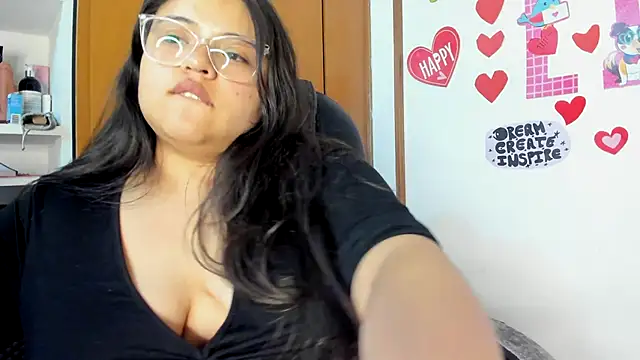 Snapshot of lizzie_c chatting on March 3, 4:47 am lizzie c online show from March 3, 4:47 am