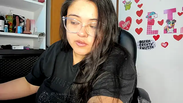 Snapshot of lizzie_c chatting on March 8, 3:28 am lizzie c online show from March 8, 3:28 am