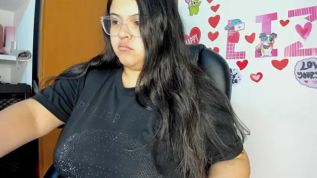 Snapshot of lizzie_c chatting on March 8, 6:43 am lizzie c online show from March 8, 6:43 am