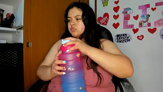 Snapshot of lizzie_c chatting on March 12, 2:52 am lizzie c online show from March 12, 2:52 am