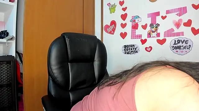 Snapshot of lizzie_c chatting on March 12, 5:57 am lizzie c online show from March 12, 5:57 am