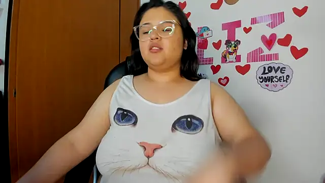 Snapshot of lizzie_c chatting on March 16, 4:41 am lizzie c online show from March 16, 4:41 am