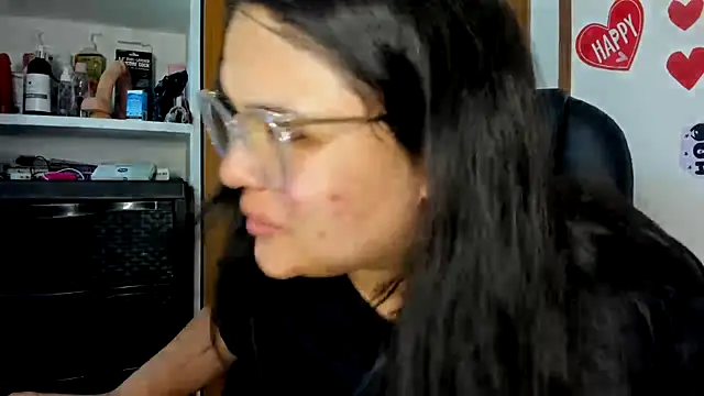 Snapshot of lizzie_c chatting on March 19, 7:29 am lizzie c online show from March 19, 7:29 am