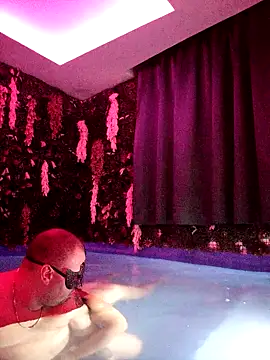 Snapshot of Coppiatrasgressiva chatting on October 14, 10:10 pm Coppiatrasgressiva online show from October 14, 10:10 pm