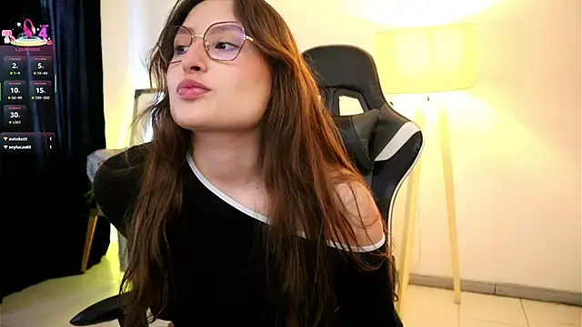 Daisha Riley online show from October 7, 3:53 pm