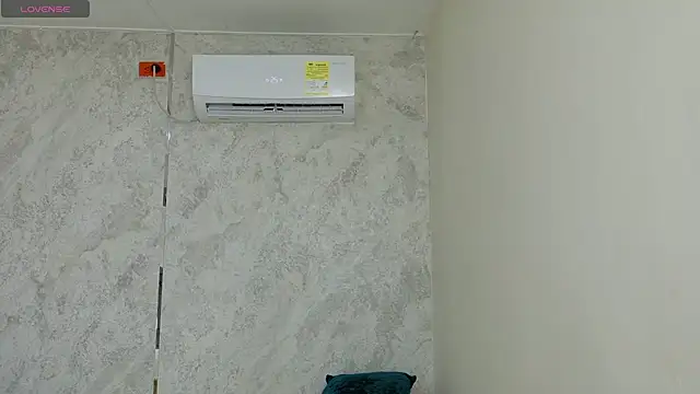 dani-lue online show from May 21, 1:51 pm