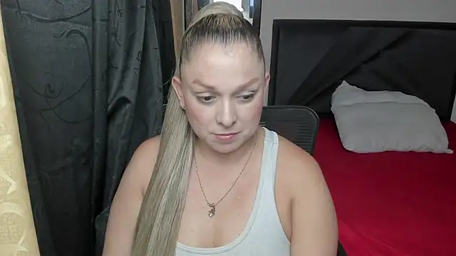 Snapshot of natalia5560 chatting on April 9, 8:14 pm natalia5560 online show from April 9, 8:14 pm